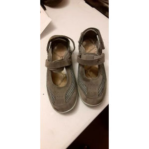 ORTHO FEET WOMENS SIZE 8 WIDE 2E GREY  EASY ON AND OFF CLOSURE.